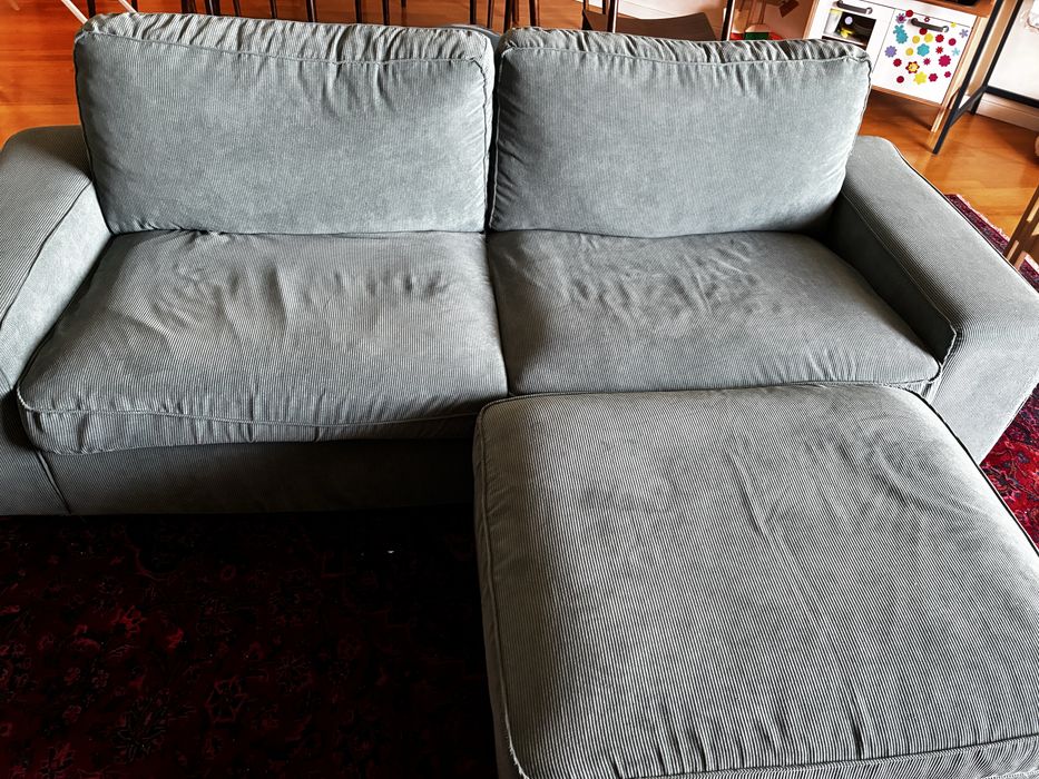 Sofá 3 Lugares + Repousa-Pés + Capa Extra | 200€