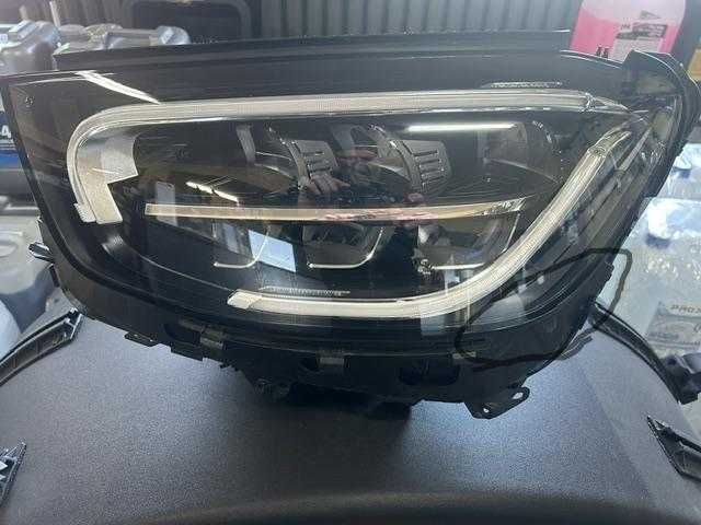 reflektor przedni lewy mercedes glc 2020 rok