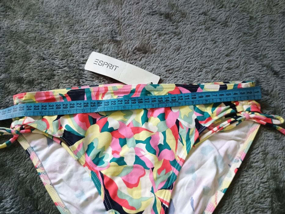 Dół od bikini Kolorowe egzotyczne kwiaty Esprit