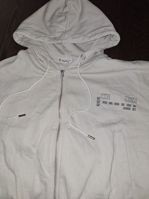 Світло-сіра толстовка на блискавці з написами