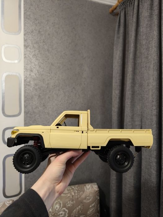 Машинка на радиоуправлении на пульті mn 82 toyota