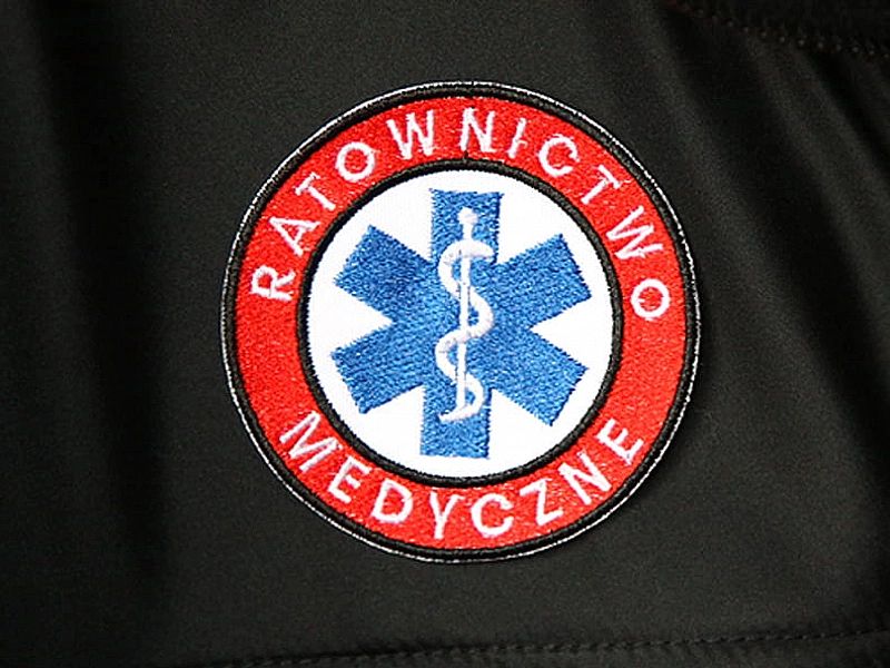 Emblemat RATOWNICTWO MEDYCZNE koło czerwone