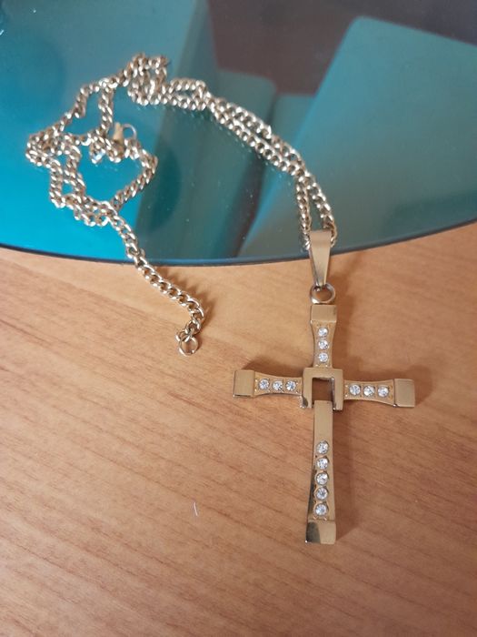 Łańcuszek z krzyżykiem . Złoty Stal nierdzewna.