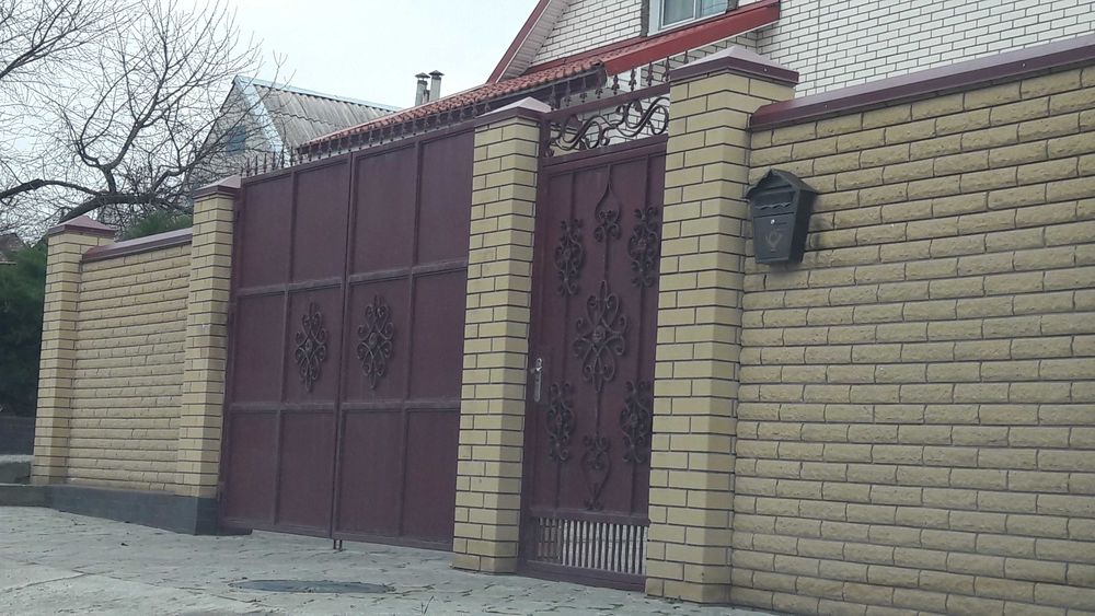 Кирпич  любой. Цегла