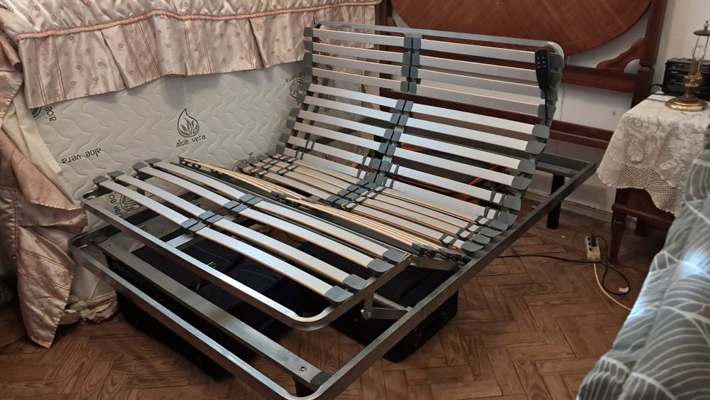 Cama dobrável com comando
