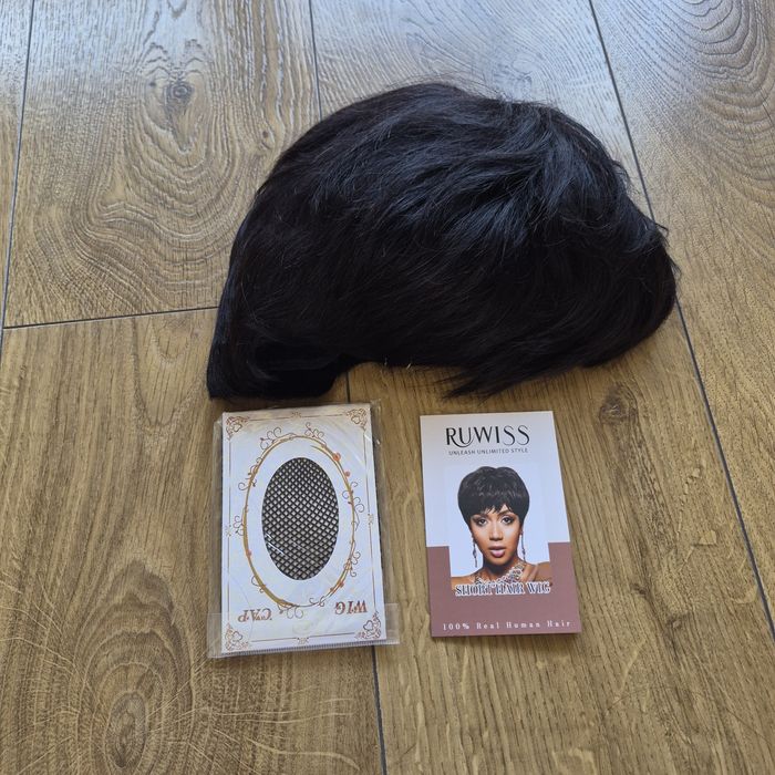 Ruwiss Pixie cut czarna grzywka 1.59