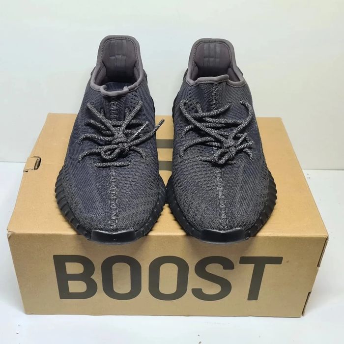 Yeezy Boost V2 Black Non-reflective Tamanho 44 que serve a um 42