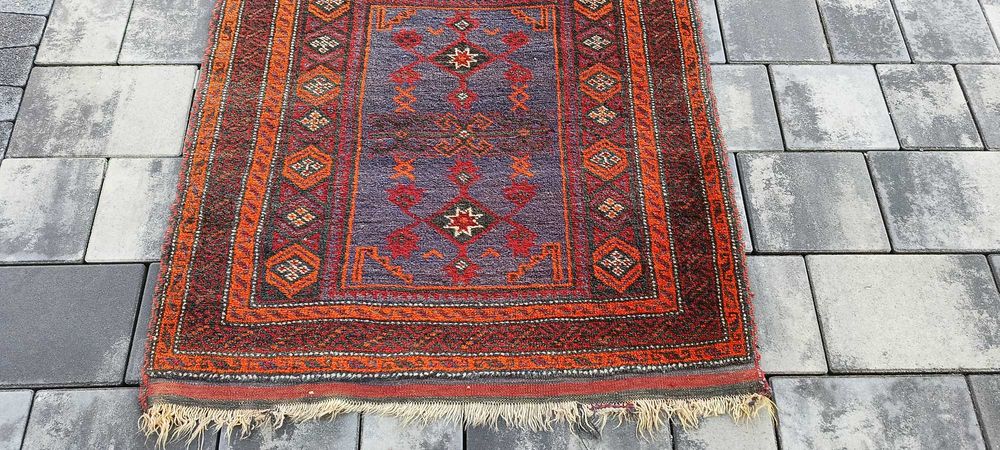 Afgański Dywan Modlitewny BALUCH – Ręcznie Tkany | Wełna | Vintage