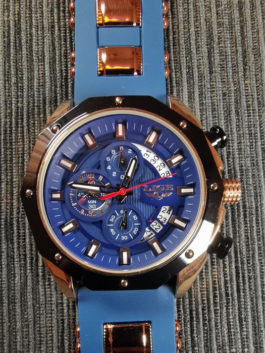 Relógio Lige de Quartzo. Com cronógrafo funcional. Azul e Dourado.