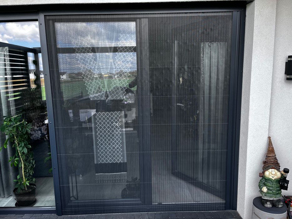 Moskitiery okienne oraz drzwiowe