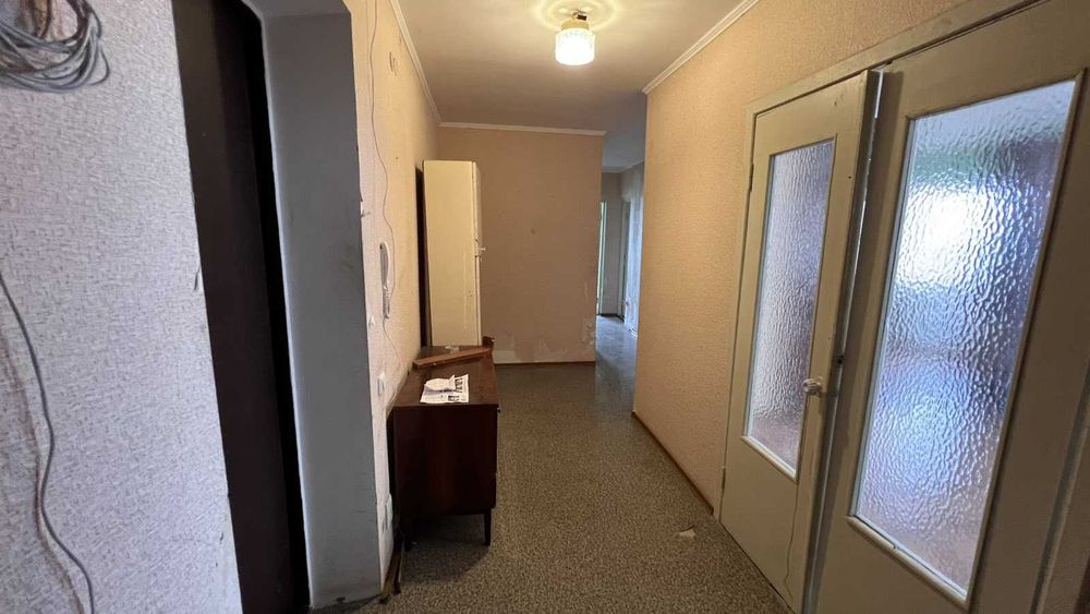 Продам 2к. квартиру 71м2 с большой кухней-студией в г.Черноморске