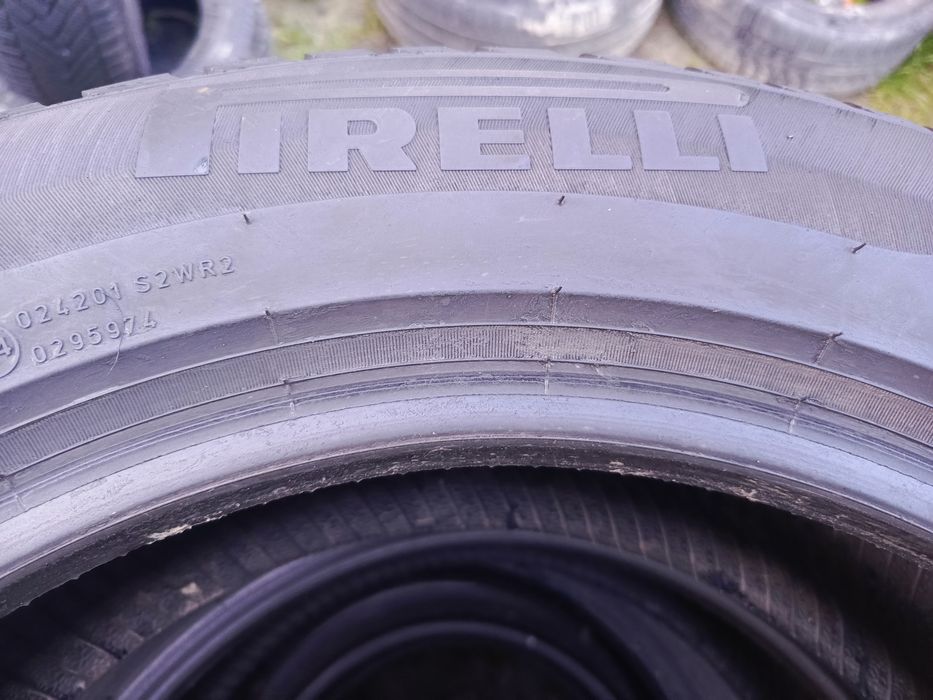 Sprzedam bardzo ładne opony Pirelli 225/60 r18