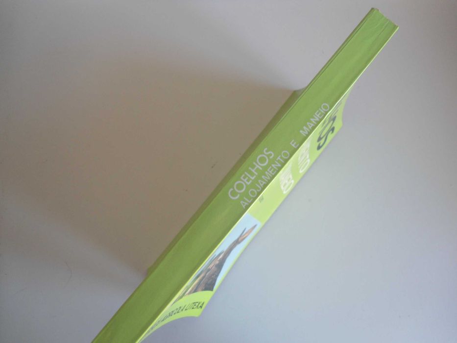 Rabbits—Housing and Management by J. M. Molinero Zapatero64739893809025121