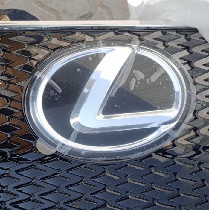 Эмблема Акция  передняя в решетку радиатора LEXUS
