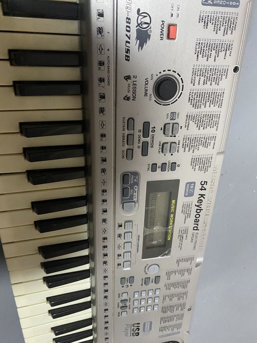 Продам синтезатор