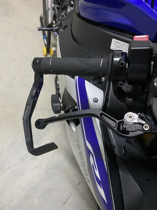 Yamaha R1   cp4