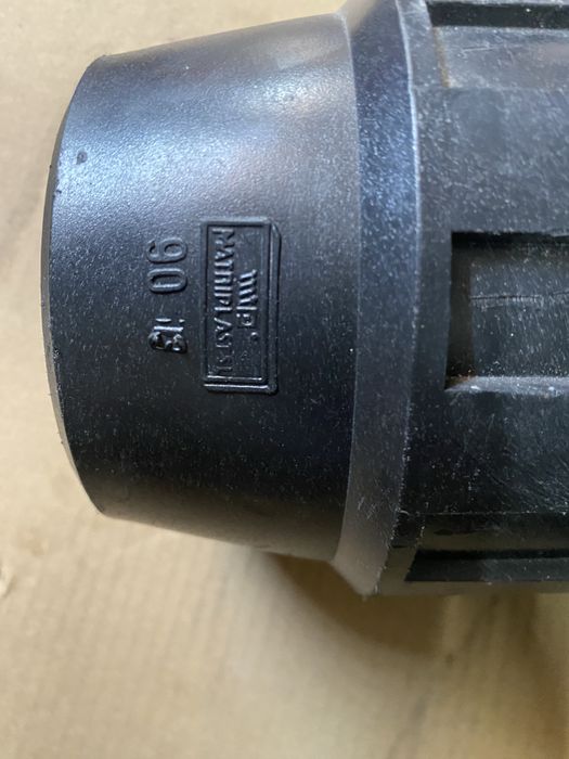 Curva de plastico de 90graus com 3 polegadas de diametro e passador