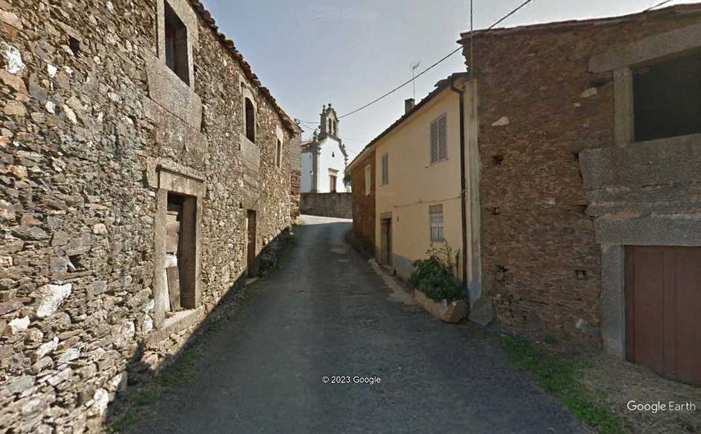 Casa Vivenda para reconstrução - Pinelo, Vimioso, Bragança