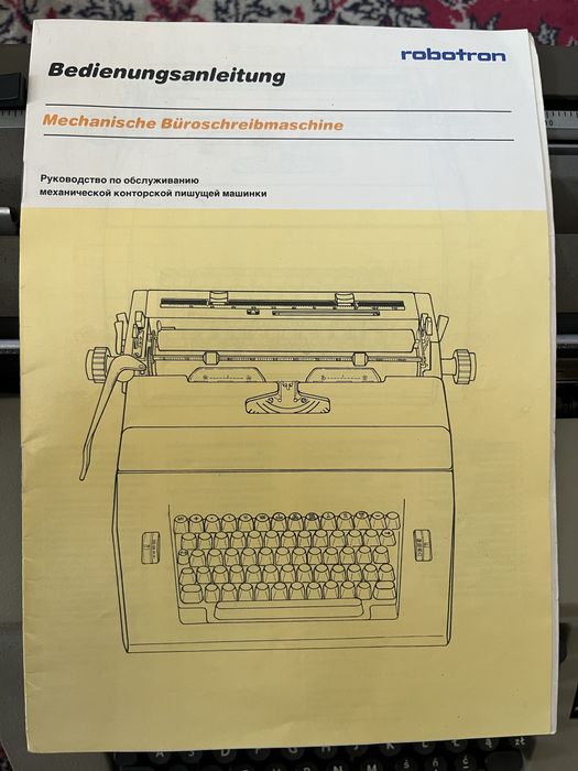 Maszyna do pisania Predom Łucznik 1313 PRL w walizce  24