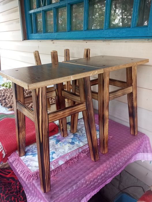 Табуретки стільці