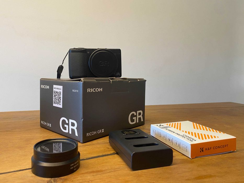 Ricoh GR III + acessórios