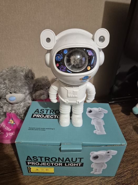 Нічний проектор зоряного неба Астронавт