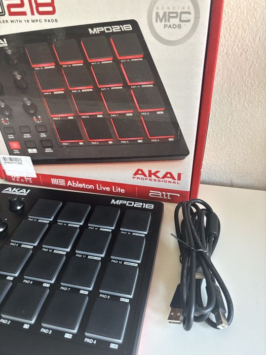 Akai Professional MPD218 Controlador midi usb com 16 Pads MPC