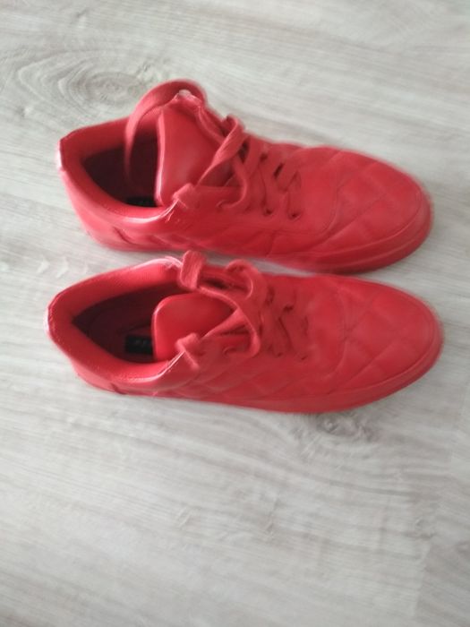 Sportowe czerwone 36