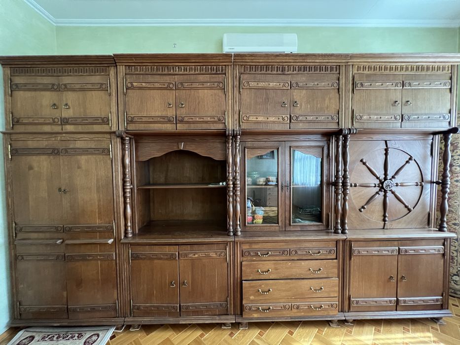 Деревʼяна стінка у вітальню/стінка дерево/стенка  деревянная гостиная