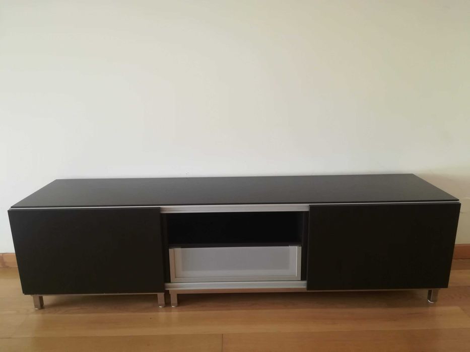 Móvel TV e multimédia IKEA