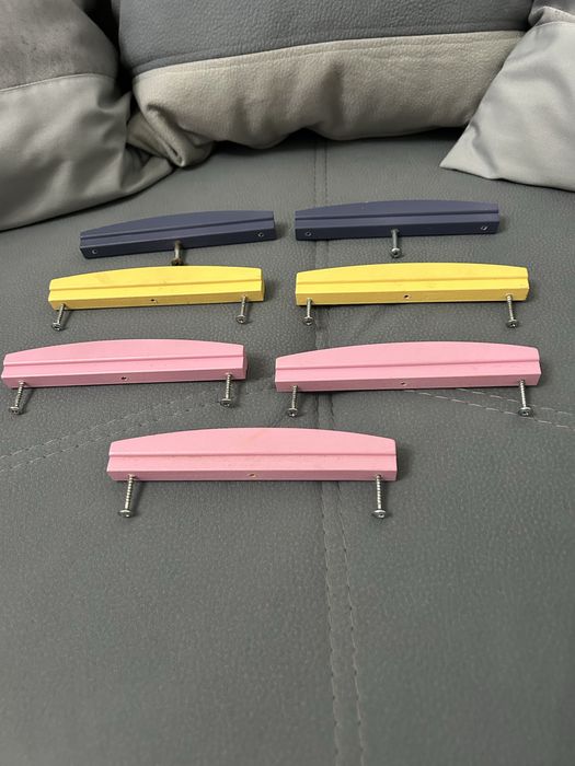Vendo puxadores para quarto de crianca.