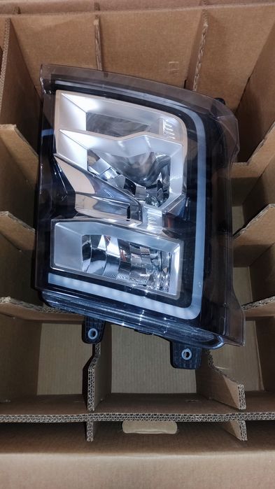 Farol Frente Direito Ford Truck 2024 F-MAX camião