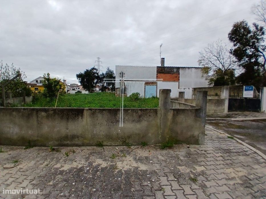 Terreno com 338m2 - Quinta da Queimada