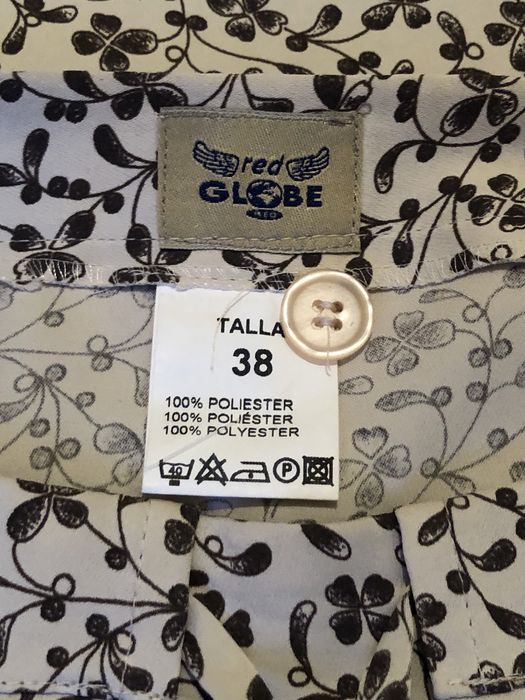 Saia bege às flores da Globe