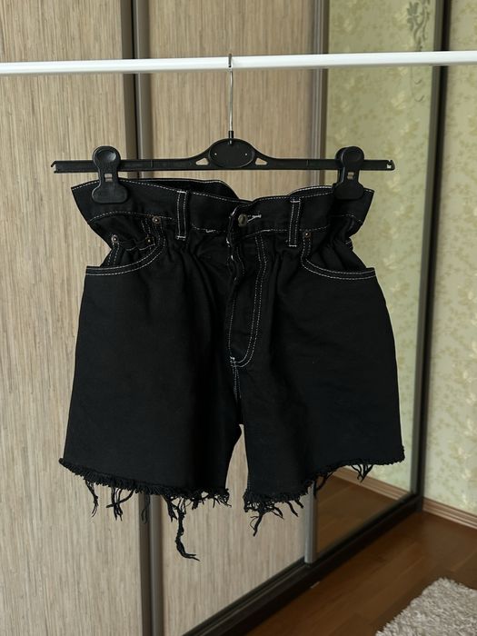 Чорні шорти, Levis