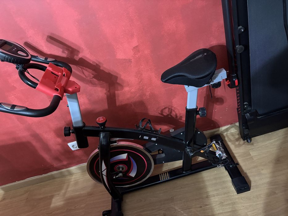 Venda rapida por motivo de mudanca Passadeira e bicicleta semi novos