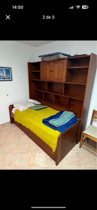 Móvel com duas camas de madeira maciça