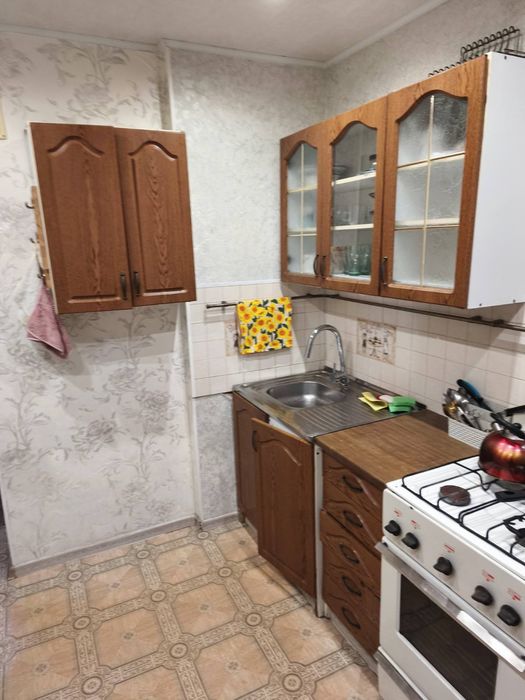 сдам 1 ком Тополь 1 дом 25  рядом Варус, есть гараж