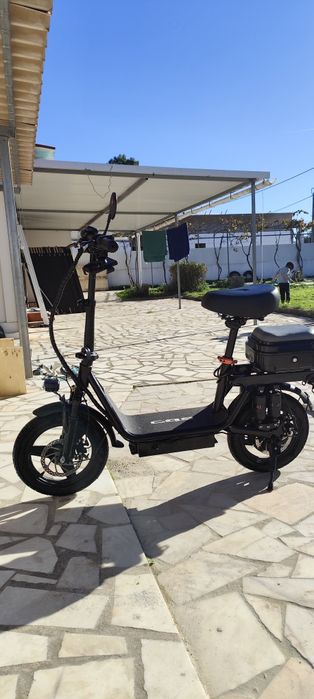 Trotinete elétrica com banco