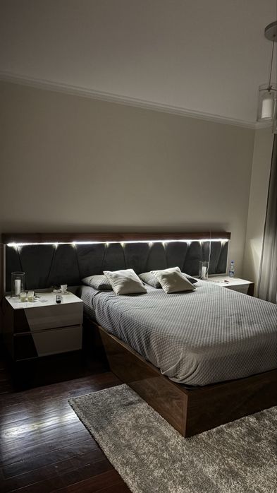 Mobilia de quarto moderna como nova