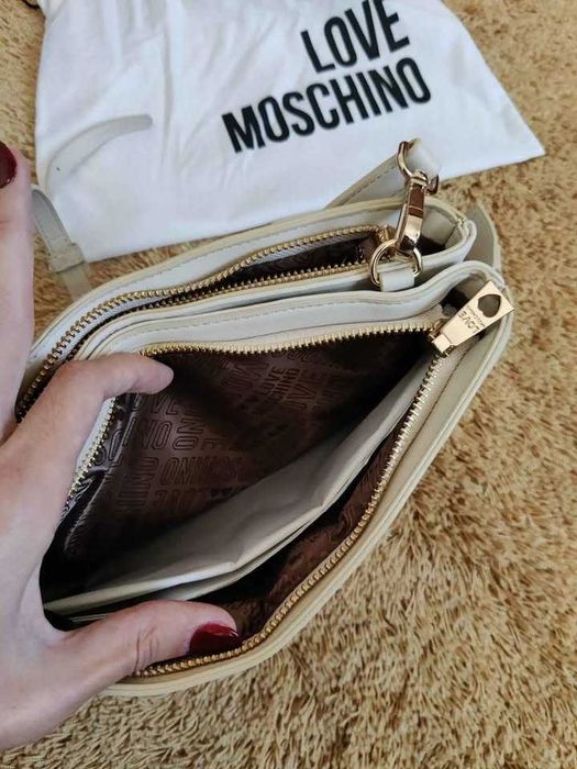 Mala tiracolo (com alça removível) - Love Moschino