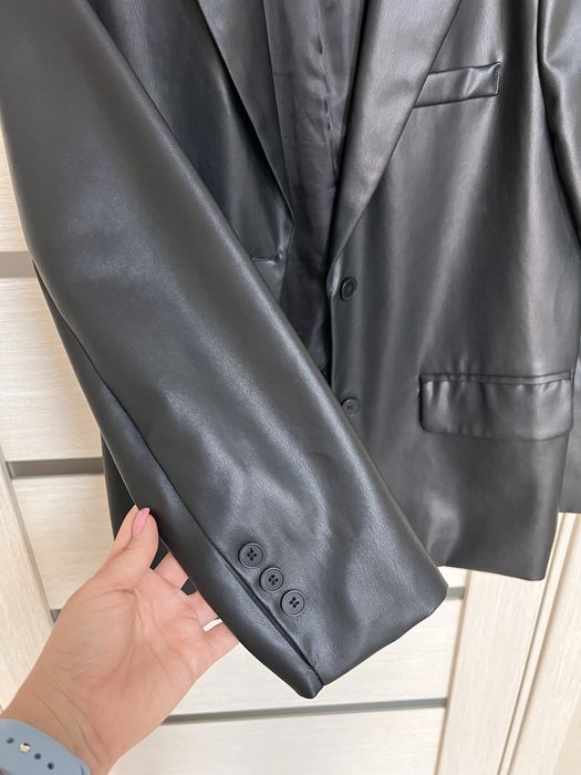 Чорний піджак (екошкіра), розмір M-L