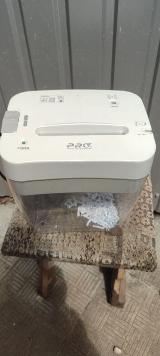 Продам знищувач документів.