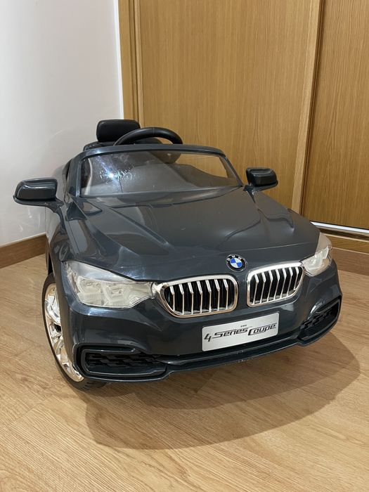 Carro de criança eletrico e com comando