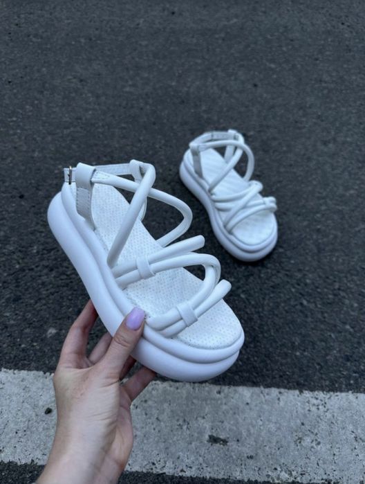 Шкіряні босоніжки