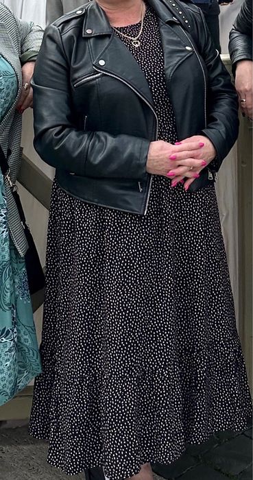 Wzorzysta sukienka midi Reserved