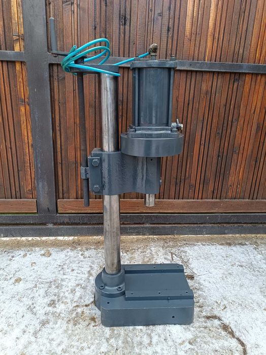 prasa pneumatyczna wykrojnik numerator znacznk wytłaczarka tokarka