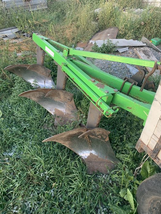 Продам плуг  Bomet 3-30