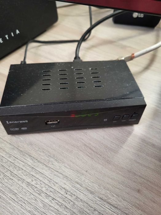 Telewizor LG 32 Cale plus tuner DVBT-2 HEVC  plus zestaw Smart TV