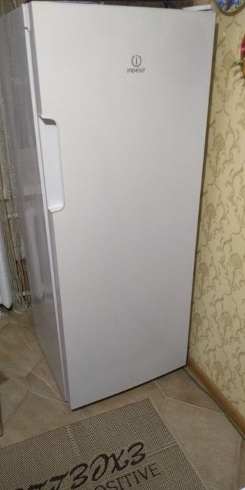 Морозильна камера indesit DFZ 4150